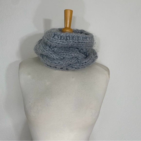 Roxy Light Gray Acrylic Chunky Knit Neck Warmer Scarf One Size Outdoor Cabincore - Picture 1 of 16